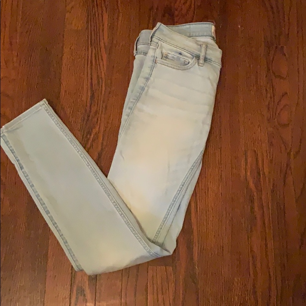 Light washed skinny jeans
